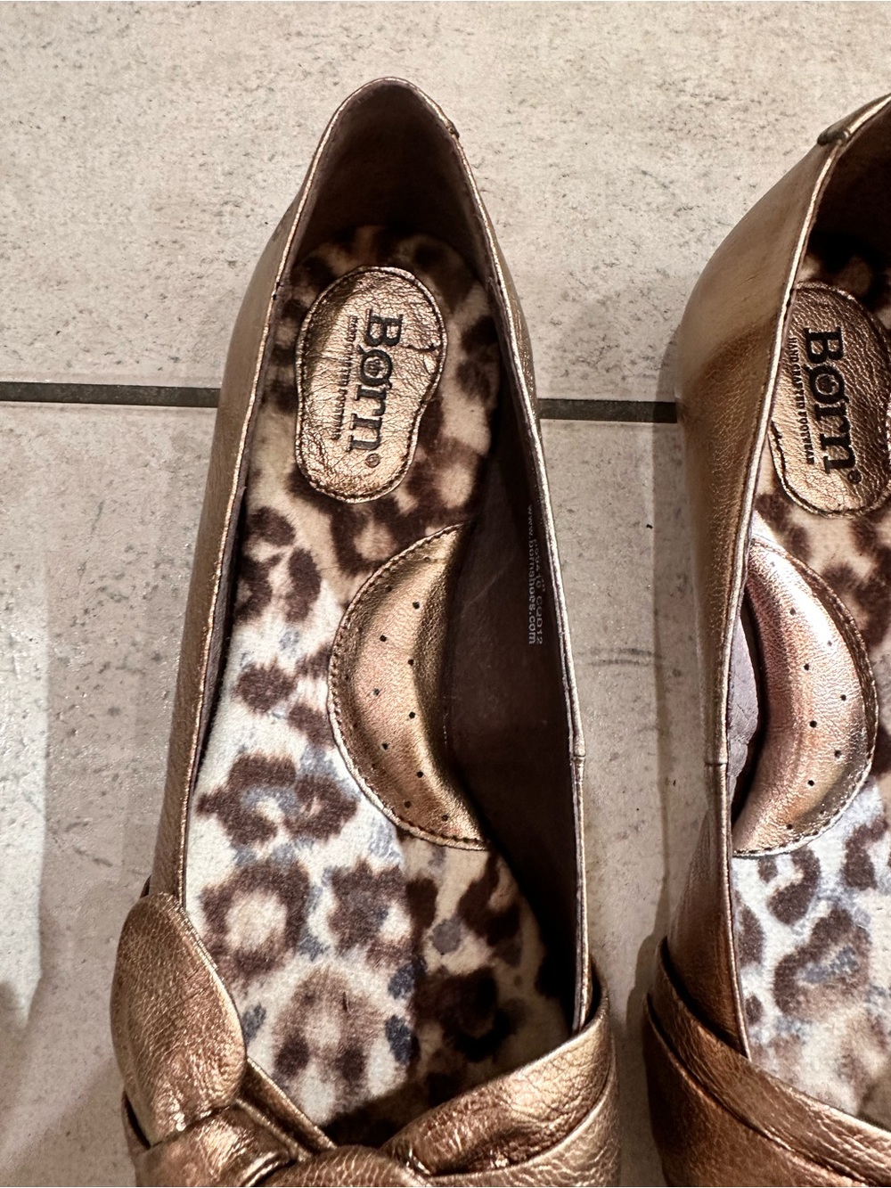 Born Metallic Gold Knot Ballet Flats - Women's Leather Size 7 Comfort Shoes - Picture 4 of 12